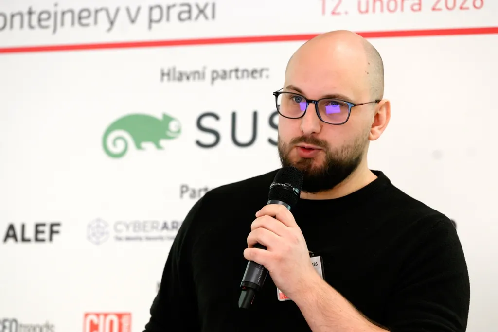 Vojtěch Mareš speaking at Kontejnery v praxi 2026