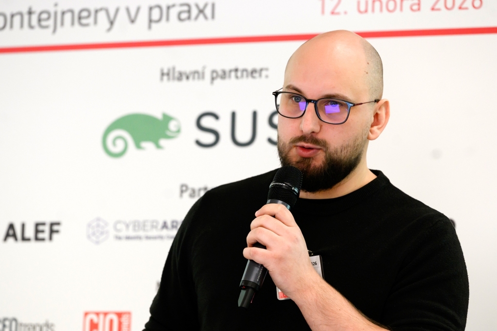 Vojtěch Mareš speaking at Kontejnery v praxi 2026